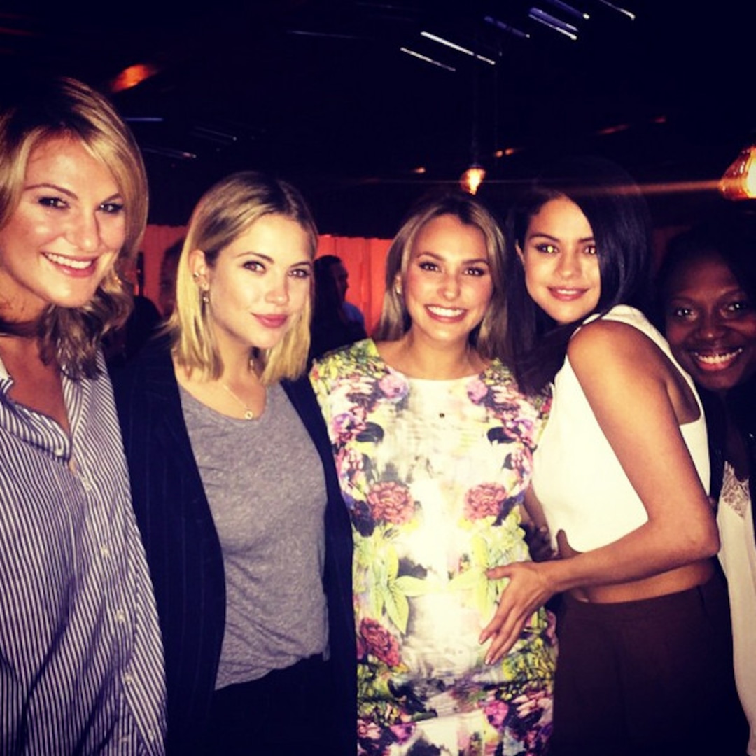 Download Selena Gomez Ashley Benson And Sophia Bush Attend Baby Shower For For iPhone Wallpaper Selena Gomez Ashley Benson And Sophia Bush Attend Baby Shower For For Free